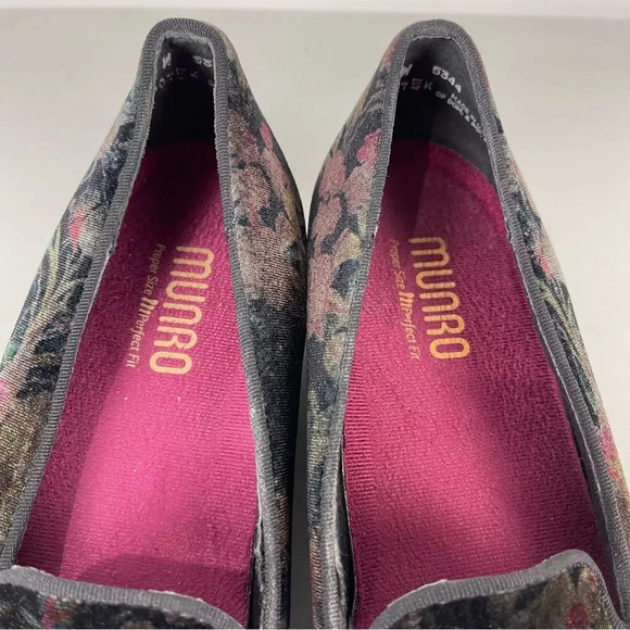 Munro Velvet Black Floral Low Heel Cerise Slip On Comfort Loafers Women's 7 W - Picture 6 of 8